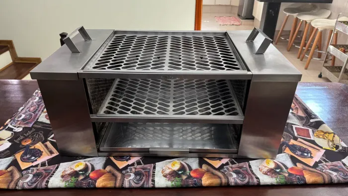 Churrasqueira MEC G Inox Ecológica 430 (Não Faz Fumaça, Resistente, Portátil) 69x40
