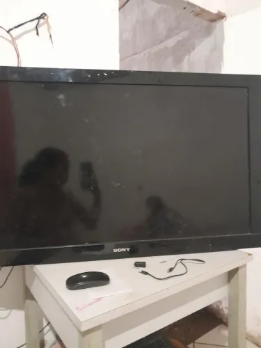 Vendo TV, sem for smart de 42 polegadas