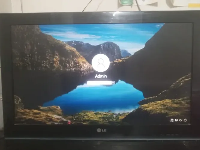 TV Monitor Full HD 32 polegadas