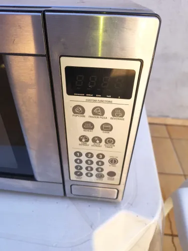 Micro-ondas GE Inox