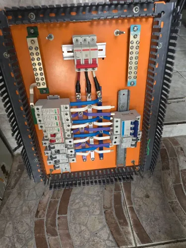 Quadro elétrico para rede trifassica , estabelecimentos comerciais e industriais, 