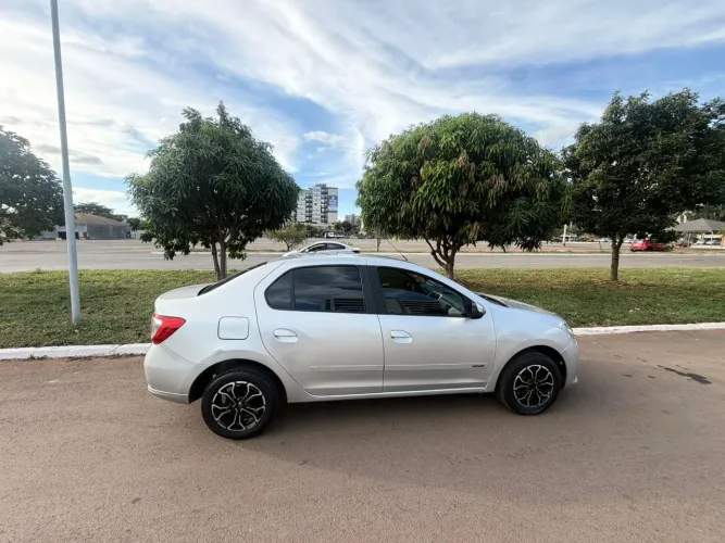 Renault Logan Dynamique Hi-flex 1.6 8V 4P 2015
