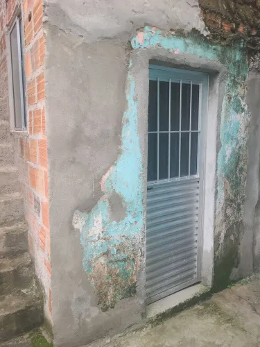 Vende-se casa à reformar