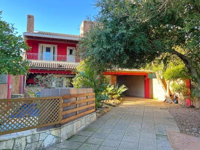 Casa Espaçosa com 274m² e Piscina Vista Privilegiada para o Guaíba