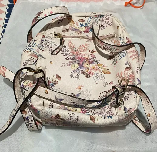 Vendo uma bolsa nova super charmosa