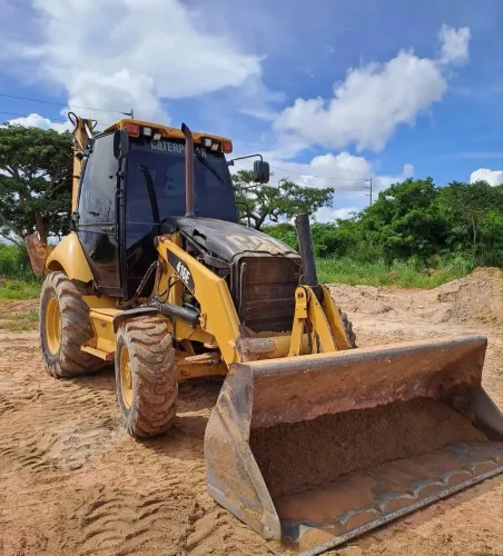 Retroescavadeira Caterpillar 416E 15/15 - ENTRADA 10%!
