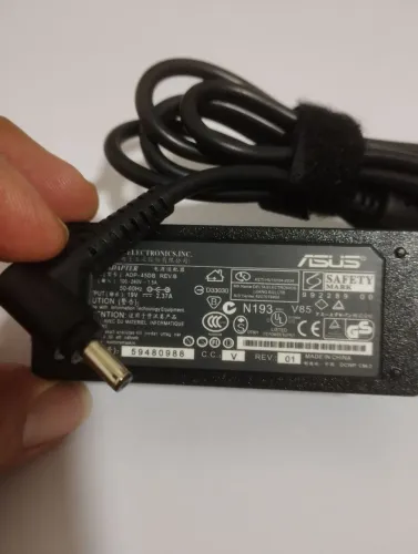 Carregador Asus para notebook 19v com. 2.37A