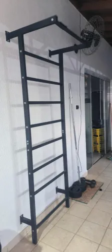 Espaldar de Ferro com Barra Fixa Profissional 2,25m