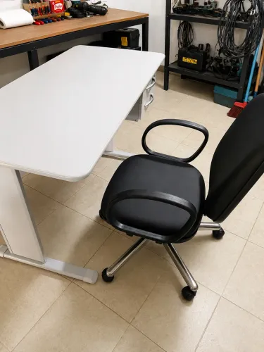 Conjunto mesa e cadeira escritório