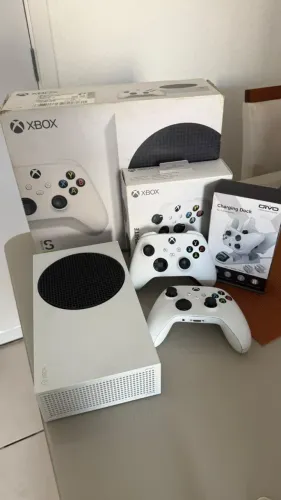 Xbox Series S 512gb + 2 Controles + Dock Carregamento