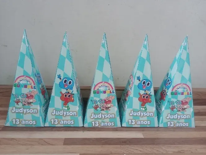 30 Caixinhas pirâmides personalizadas para festa - Gumball