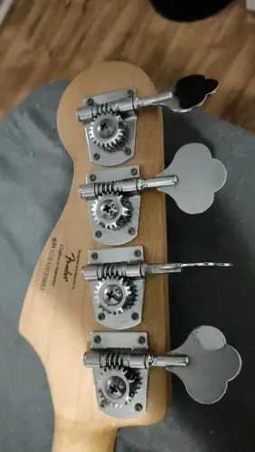 baixo squier vintage modified