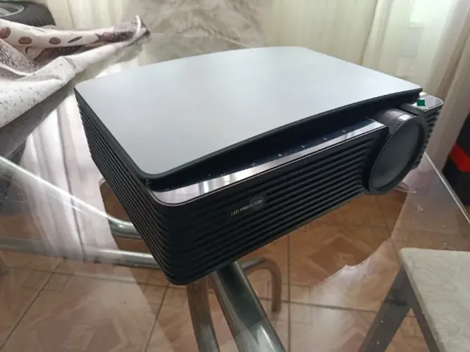 Projetor Led 1080p Com Android + Tela Refletiva