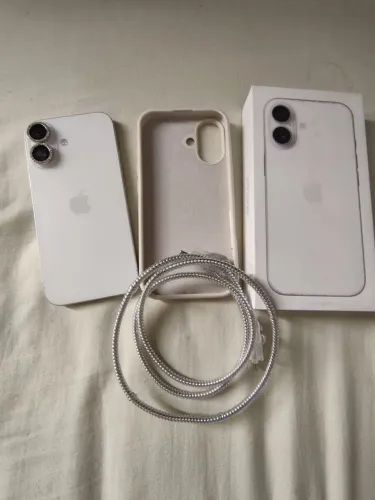 iPhone 17 / Três meses de uso / 256 GB