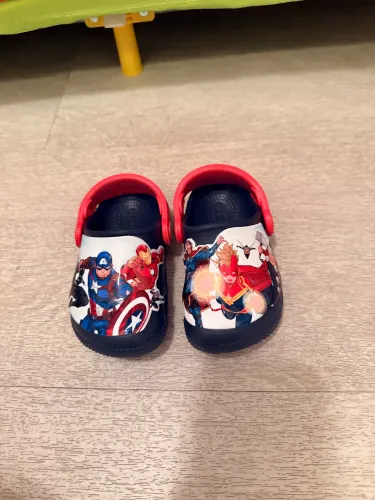 Vende-se Crocs infantil Marvel C6