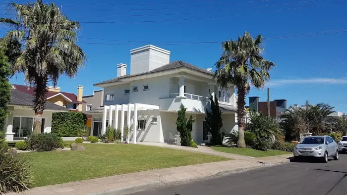 Casa de condomínio sobrado para venda tem 354 metros quadrados com 6 quartos