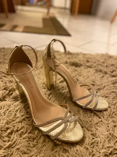 Sandália Dourada Constance 36