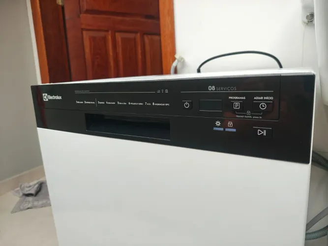 Lava Louça Electrolux 8 serviços LE08B 110v/127v