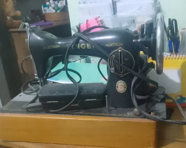 Máquina de costura Singer antiga