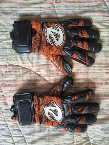 Luva de Goleiro Raptor