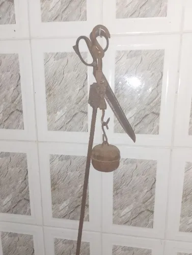 Balança e tesoura antiga