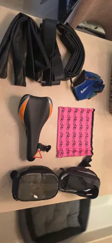Kit Ciclista Selim, 3 câmeras de ar aro 29, Led sinalizados triângulo, duas bolsas, e luva