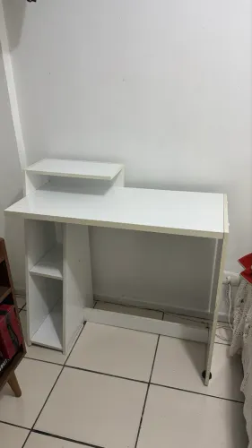 Mesa para Computador/Escritório Branca com Nichos