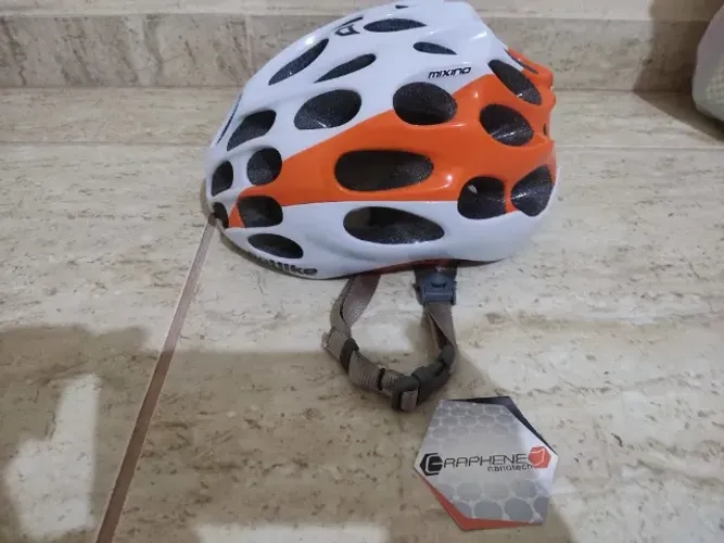 Capacete bicicleta novo nunca usado com etiqueta.