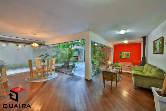 Sobrado com 4 suites, quintal espaçoso e 4 vagas de garagem - Nova Petrópolis - SBC