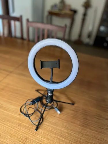 Ring Light 20cm com Tripé de Mesa e Suporte para Celular | 3 Modos de Cor e 10 de Brilho