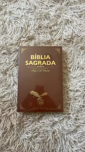 Bíblia Sagrada com anotações de fé do Bispo Edir Macedo