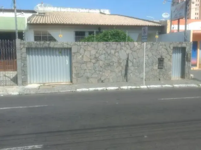 Casa na rua Guilhermina Rezende, n° 341, bairro Salgado Filho.