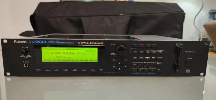 Roland JV-2080 em ótimo estado
