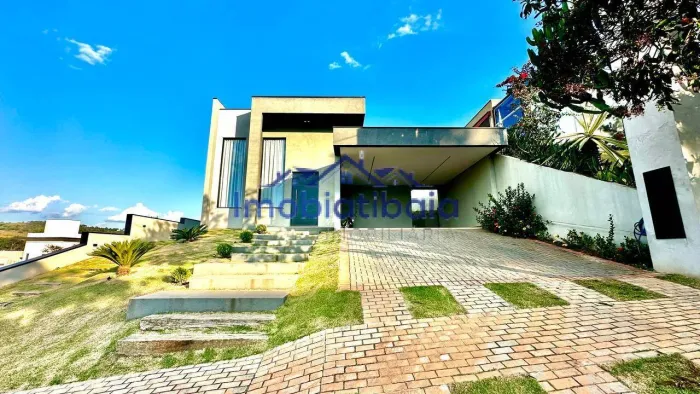 Casa à venda no Condomínio Figueira Garden em Atibaia - 600m²