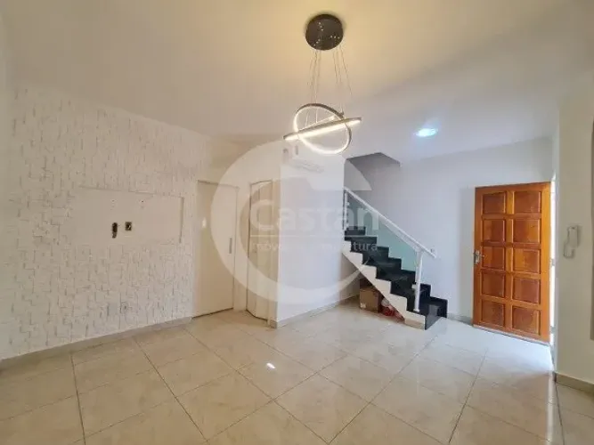 Casa em Condomínio em Vila Carrão