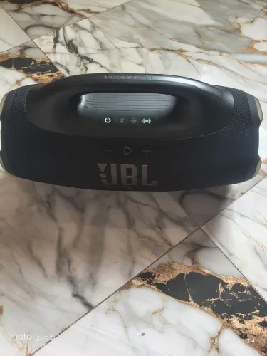 JBL bombox 4