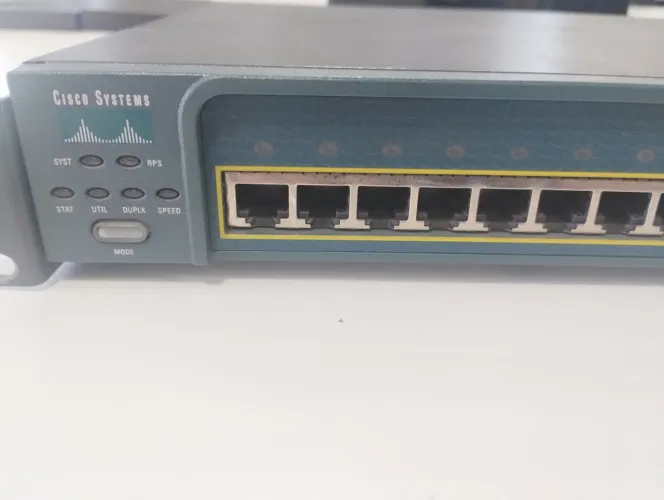 Switch Cisco Systems 2950 Series - Usado em Bom Estado