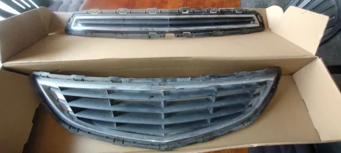 Grade frontal com friso cromado Prisma 