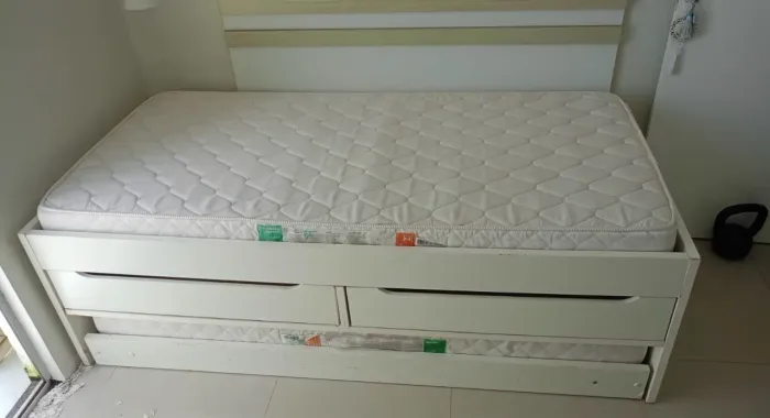 Cama Dupla Dois colchões semi novos