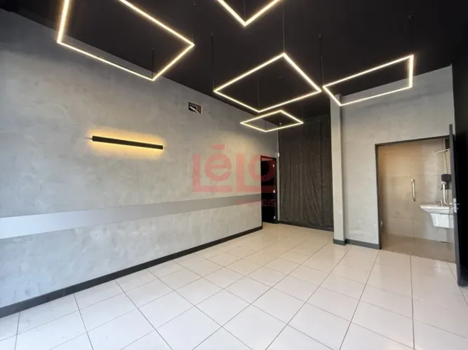 SALÃO COMERCIAL ZONA 08 , PRÓXIMO AV LAGUNA,AV BRASIL , RODOVIÁRIA ,LIVRE DE CONDOMÍNIO