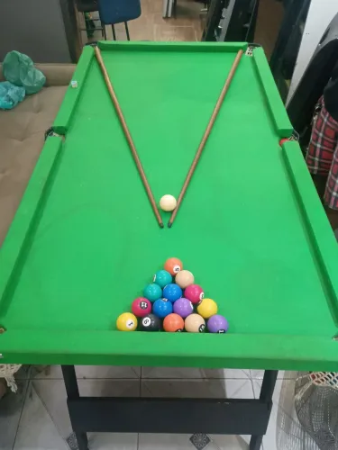Mesa de sinuca em ótimo estado