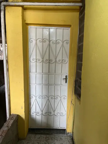 Alugo apartamento solteiro