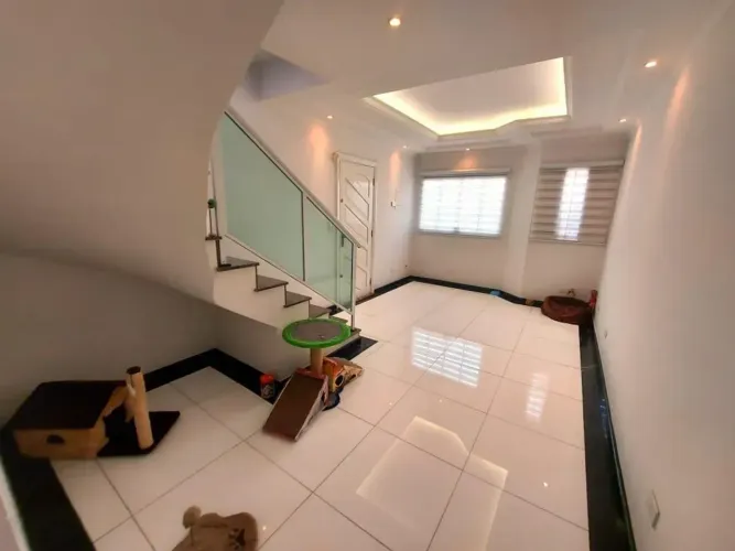 Sobrado para aluguel possui 121 metros quadrados com 3 quartos em Vila Mafra - São Paulo -