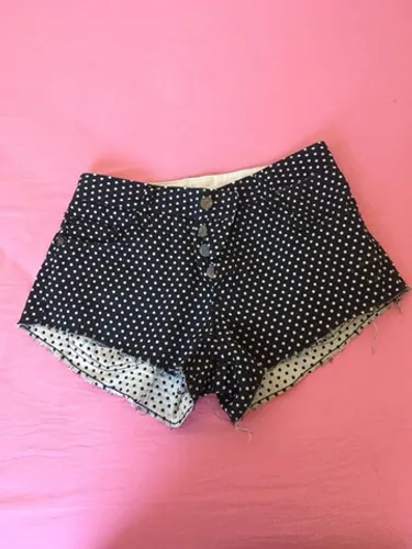 Shorts excelentes, Farm, Cantão e Spezatto n° 36/38. Pouco usados!