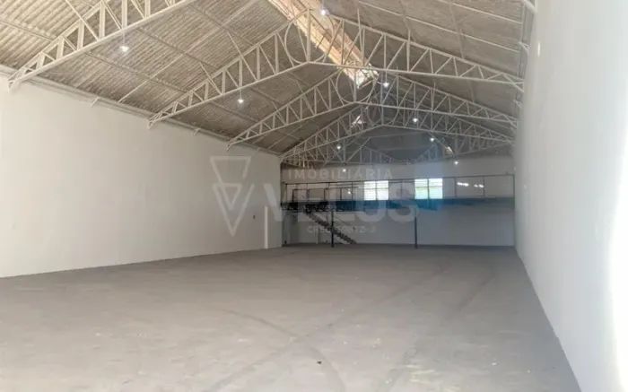 Aluga-se Barracão no Centro