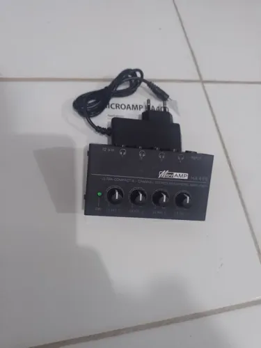 Amplificador de Fone de Ouvido Microamp HA400 4 Canais Stereo