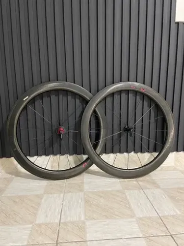 Rodas de carbono tubular em ótimo estado de conservação