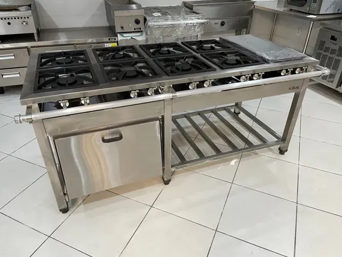 Fogão industrial em aço inox com forno Ikal 