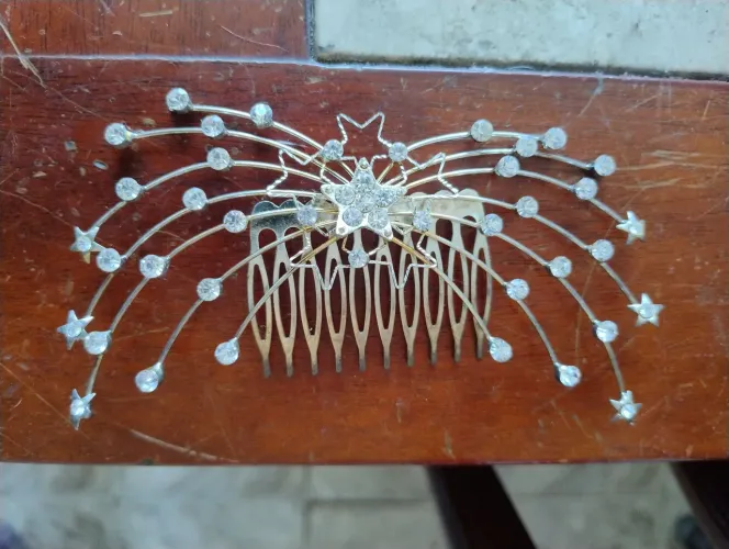Pente de cabelo com strass em formato de estrela