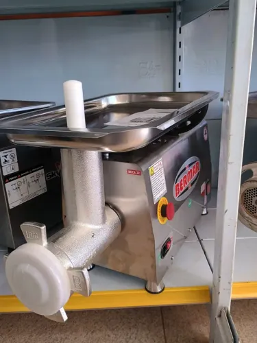Moedor de Carne Industrial Bermar Boca 22